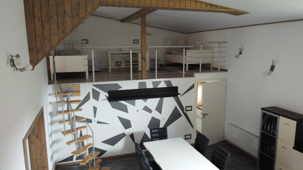 Dill Gadenstedt Apartment *